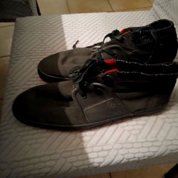 Men's sneakers - Picture 1 of 2